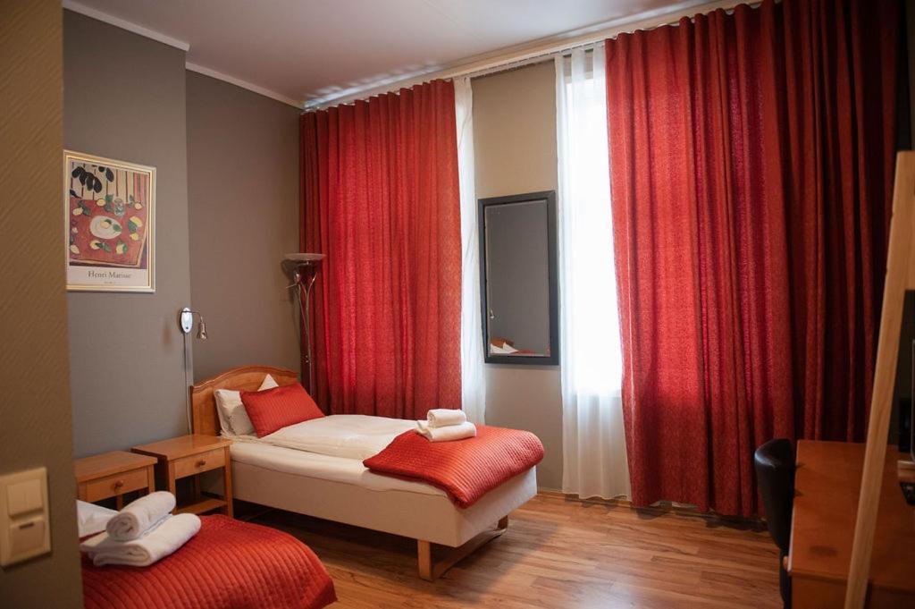 Henriks Hotell Skien Extérieur photo