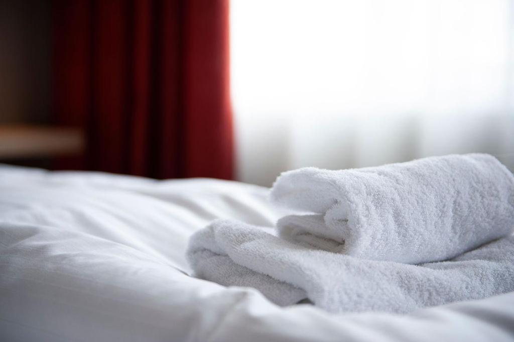 Henriks Hotell Skien Extérieur photo