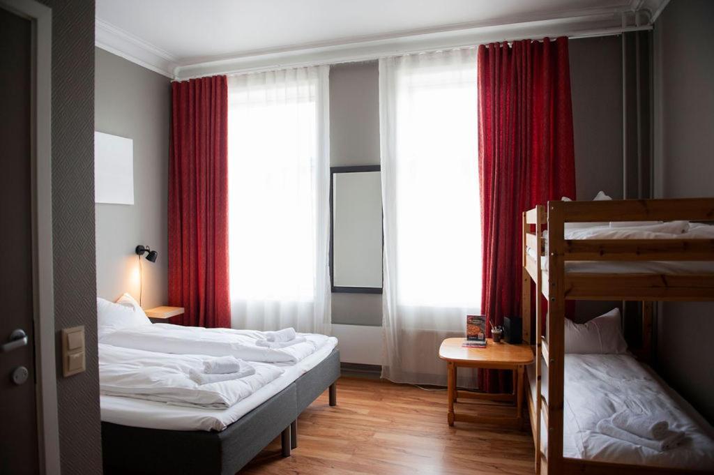 Henriks Hotell Skien Extérieur photo