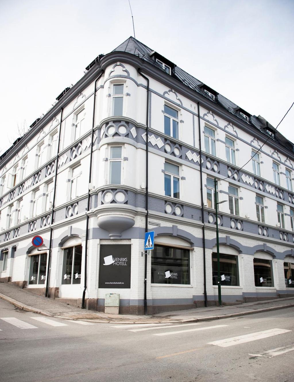 Henriks Hotell Skien Extérieur photo