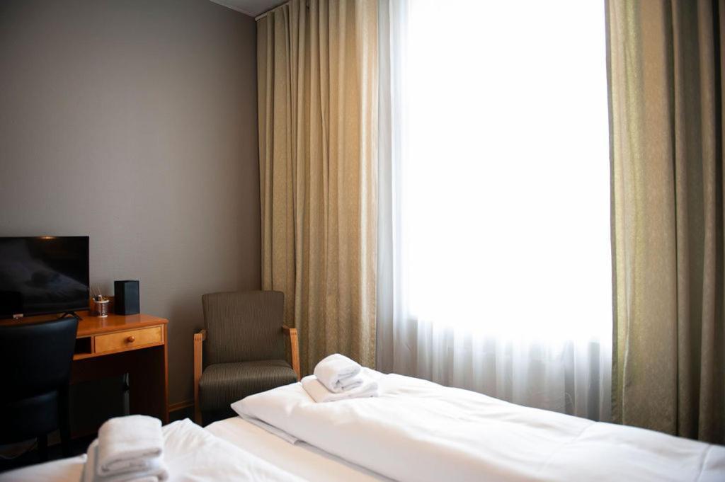 Henriks Hotell Skien Extérieur photo