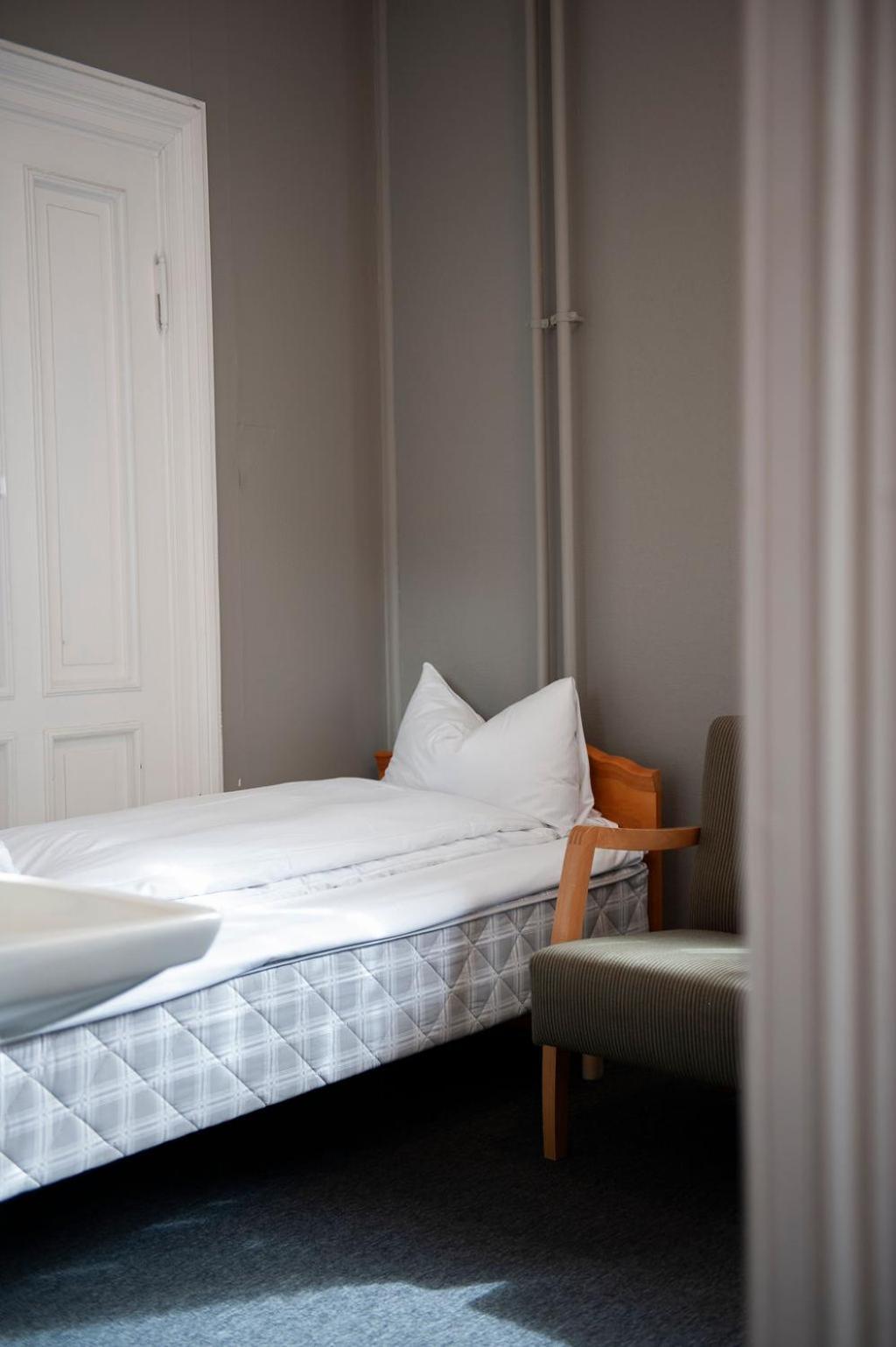 Henriks Hotell Skien Chambre photo